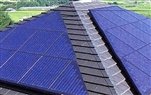 据え置きタイプの太陽光発電を設置した屋根